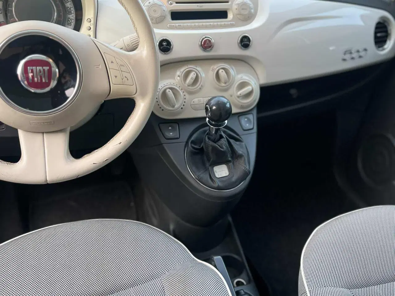 Billede 4 - Populære Fiat 500 med glastag og lav KM. 