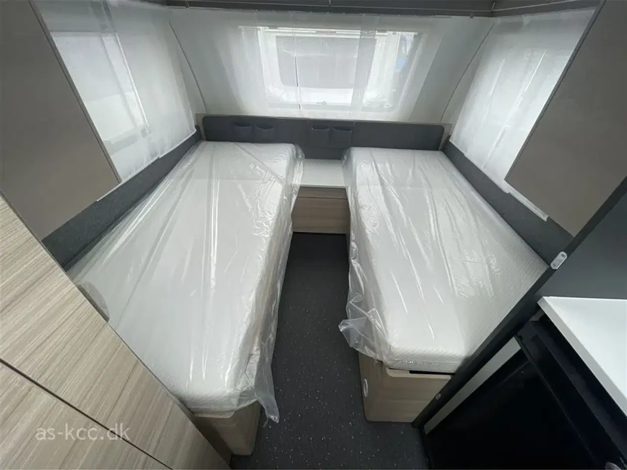 Billede 7 - 2026 - Adria Altea 492 LU Adria Altea 492 LU årg. 2026 med enkeltsenge og udtræk. 5 sovepladser, 4 siddepladser. Glasfiber tag, sider, forende og bagende