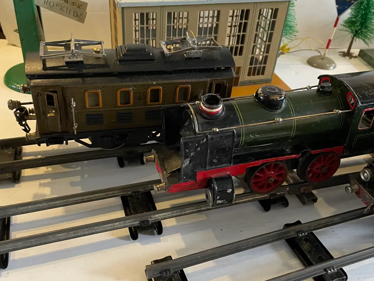 Billede 4 - Gl. modeljernbane i blik, spor 0