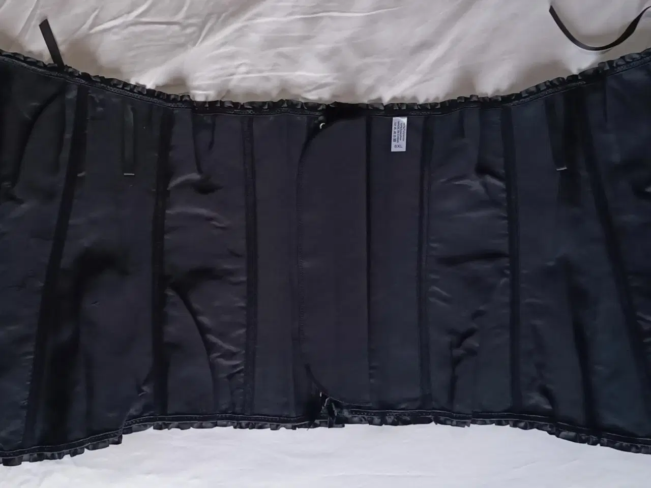 Billede 3 - Sort brokade korset