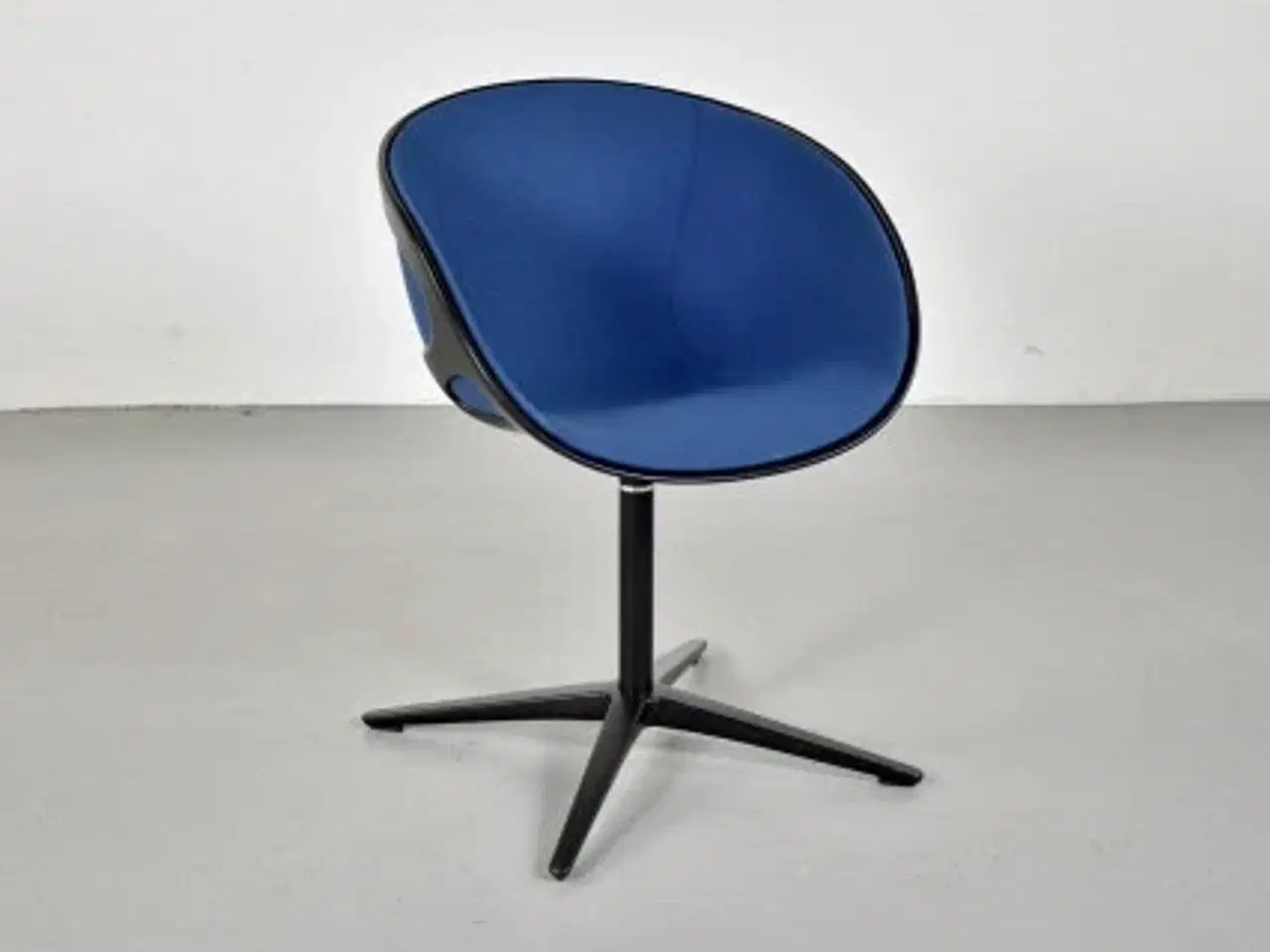 Billede 3 - Fritz hansen rin konferencestol med sort skal og farvet polster, sæt à 6 stk.