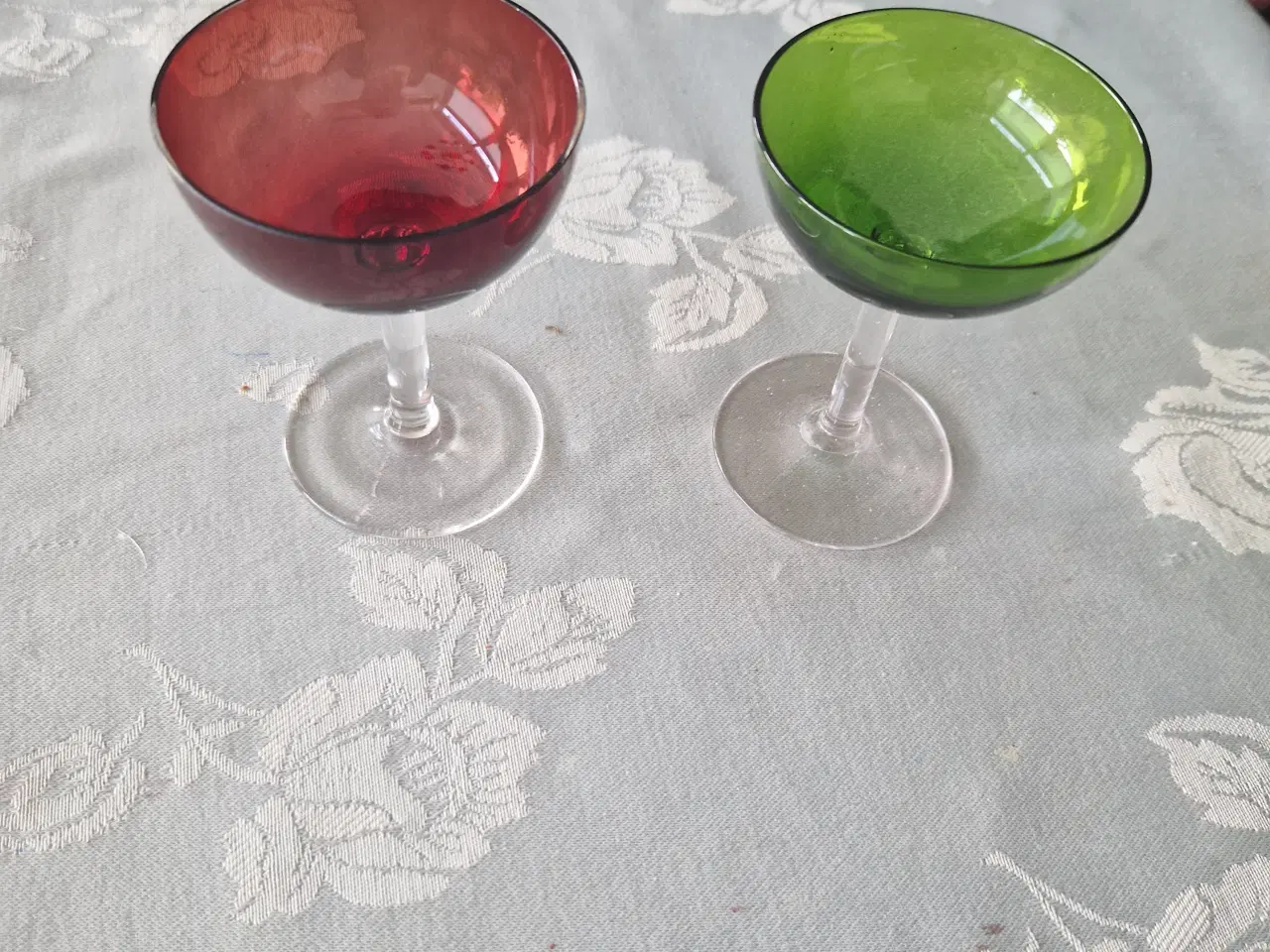 Billede 1 - 2 flotte farvede likørglas