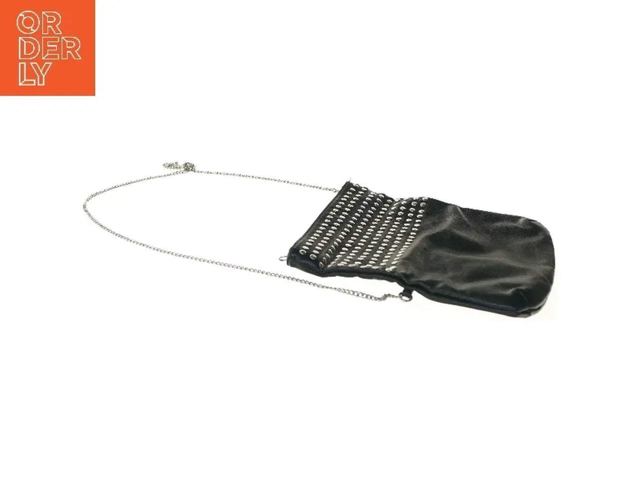 Billede 3 - Sort skuldertaske med nitter (str. 26x27 cm)