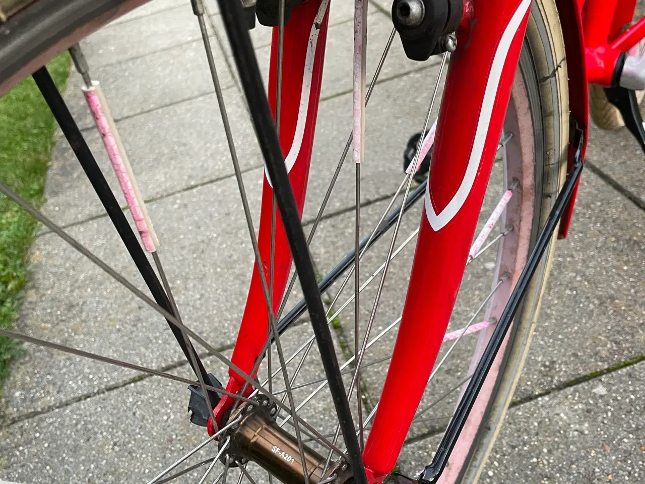 Billede 3 - Velholdt 26” MBK pigecykel