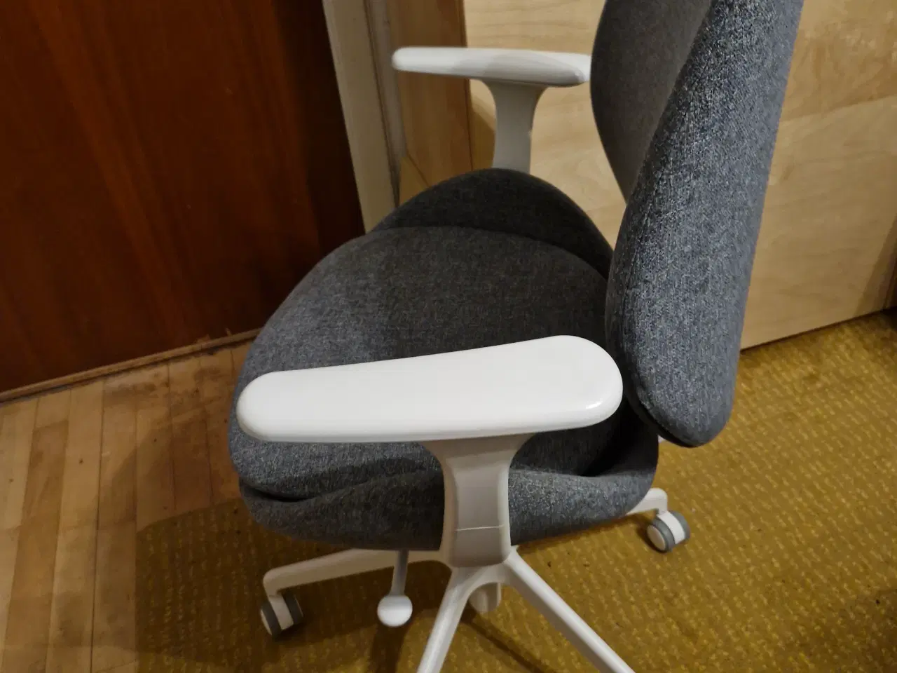 Billede 5 - HATTEFJÄLL Kontorstol m armlæn, Gunnared mellemgrå