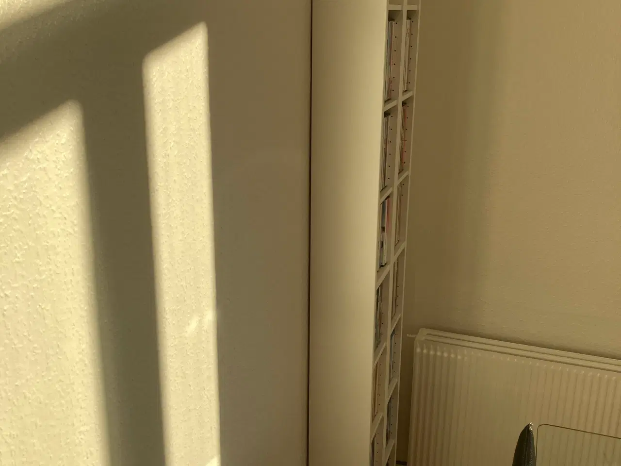 Billede 2 - To reoler i god stand