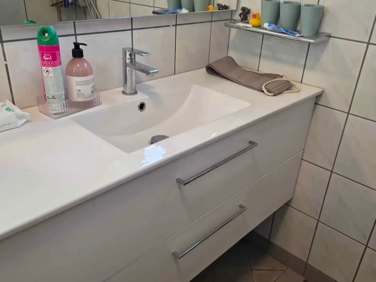 Billede 1 - Badeværelsesmøbler 120 cm med led spejl, vask, arm