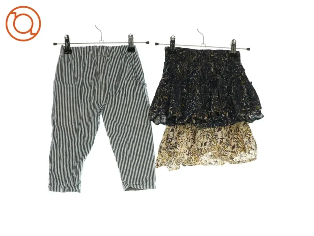 Billede 2 - Bukser og 2 nederdele (Str. 86/92)