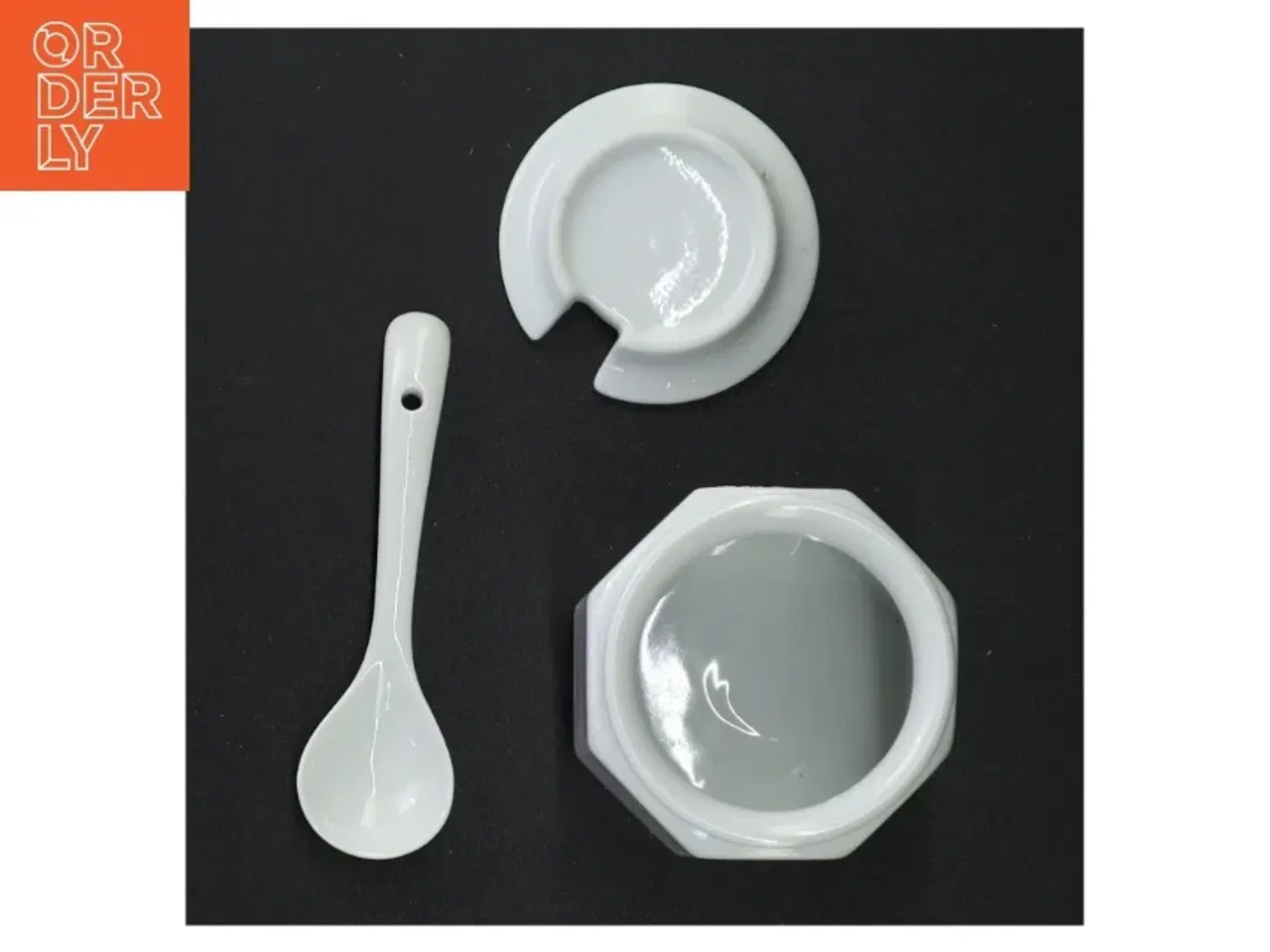 Billede 5 - Hvid porcelæns marmeladekrukke med låg og ske (str. 9 x 8 cm)