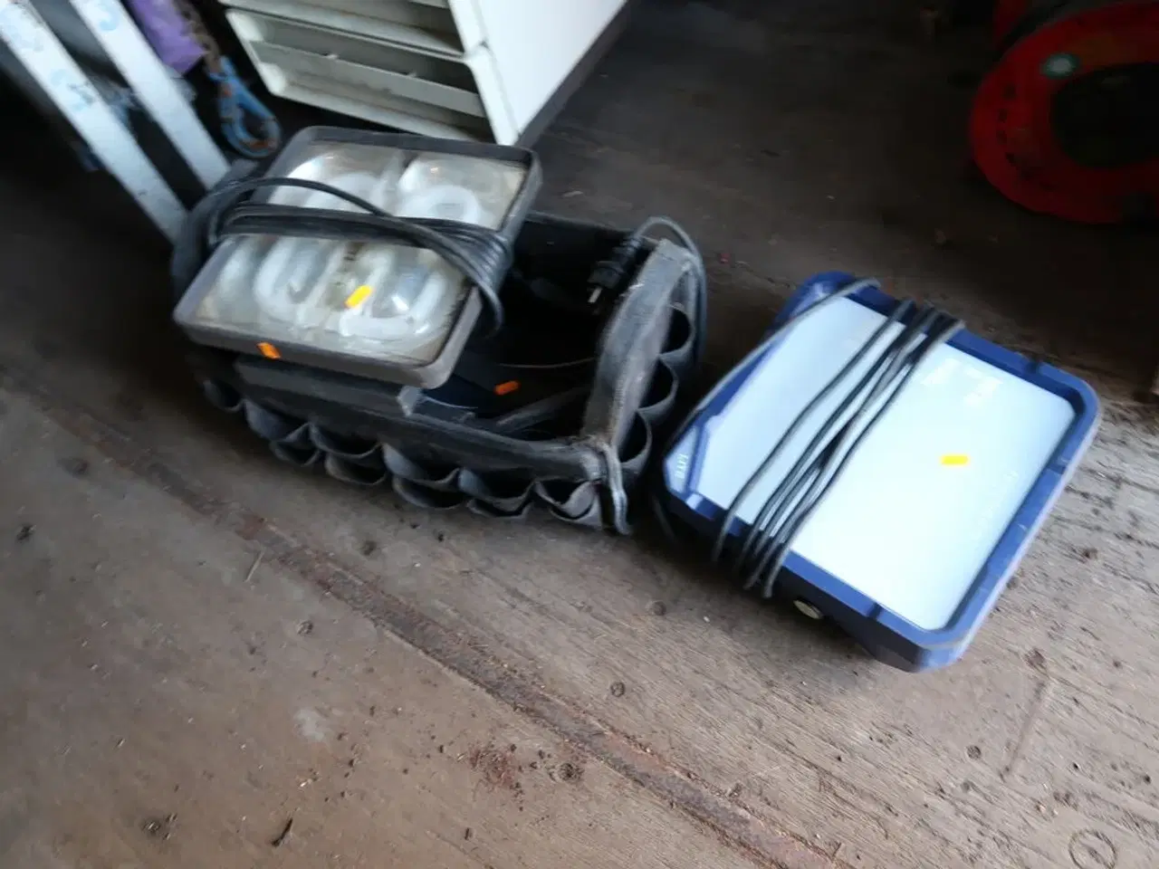 Billede 1 - 2 stk. arbejdslamper bl.a. SCANGRIP