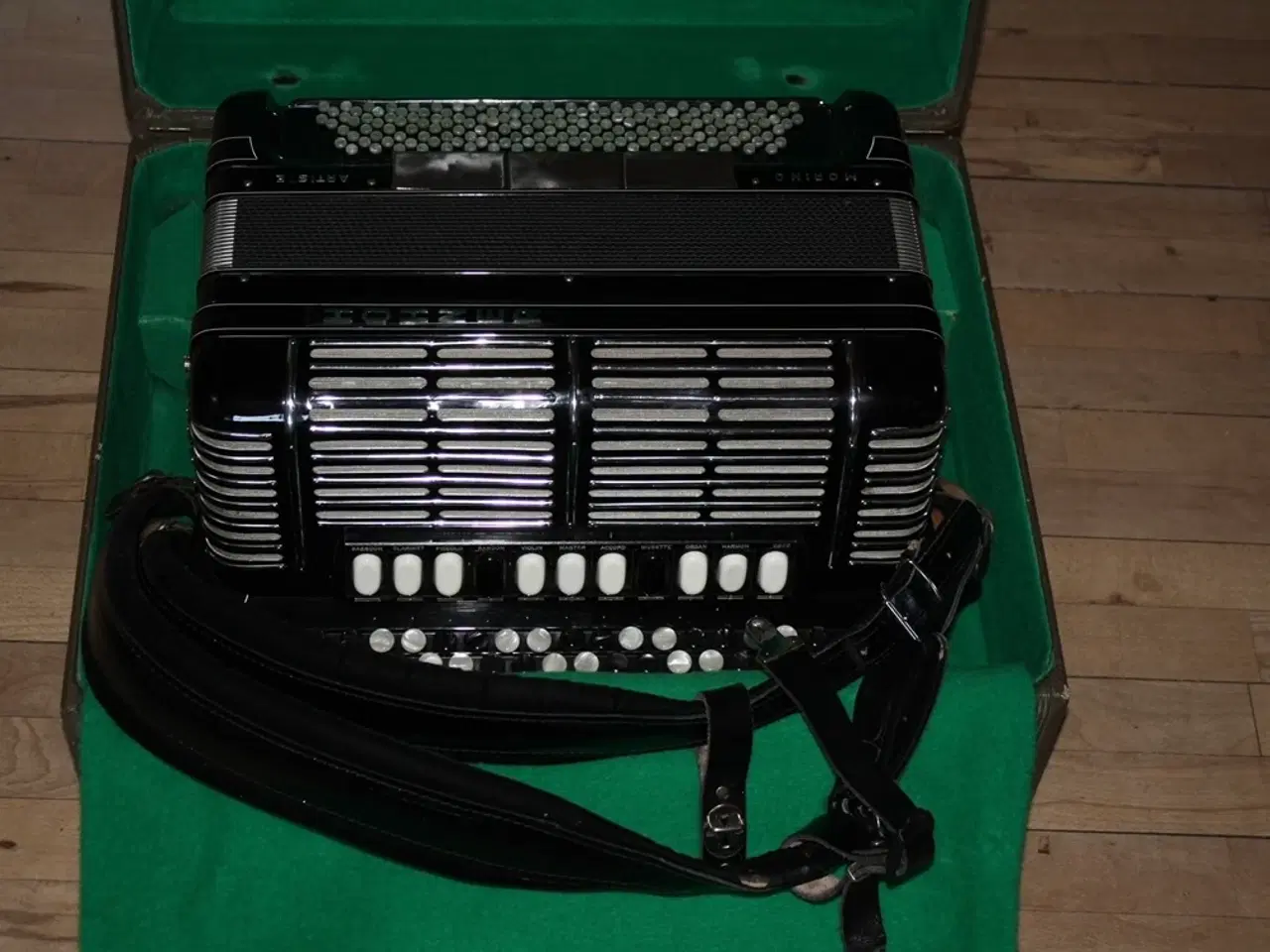 Billede 5 - Unik Hohner kvalitetsharmonika der kun fås brugt