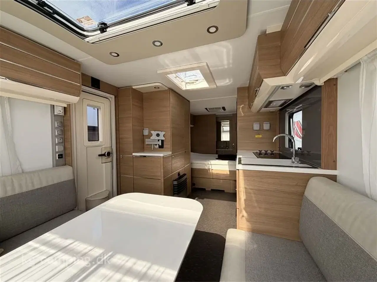 Billede 7 - 2020 - Adria Adora 613 UT Fritstående dobbeltseng, Sunshine Plus, Mover, Klima anlæg.