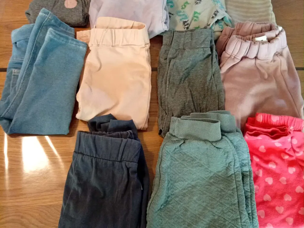 Billede 1 - Diverse børnetøj fra størelse 80-92
