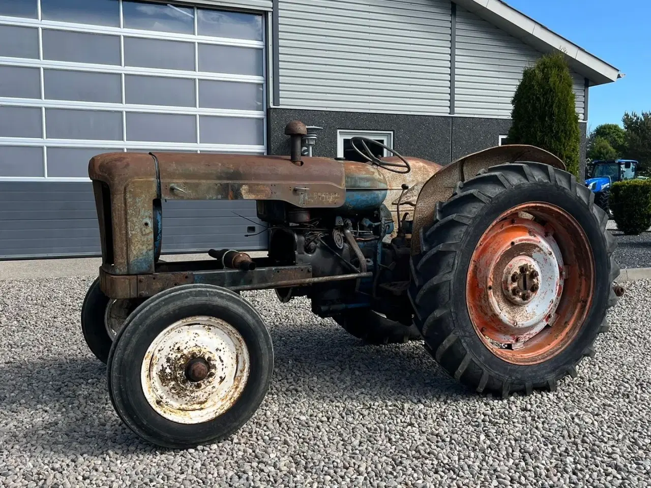 Billede 2 - Fordson Major Motoren mangler, men mange god dele.