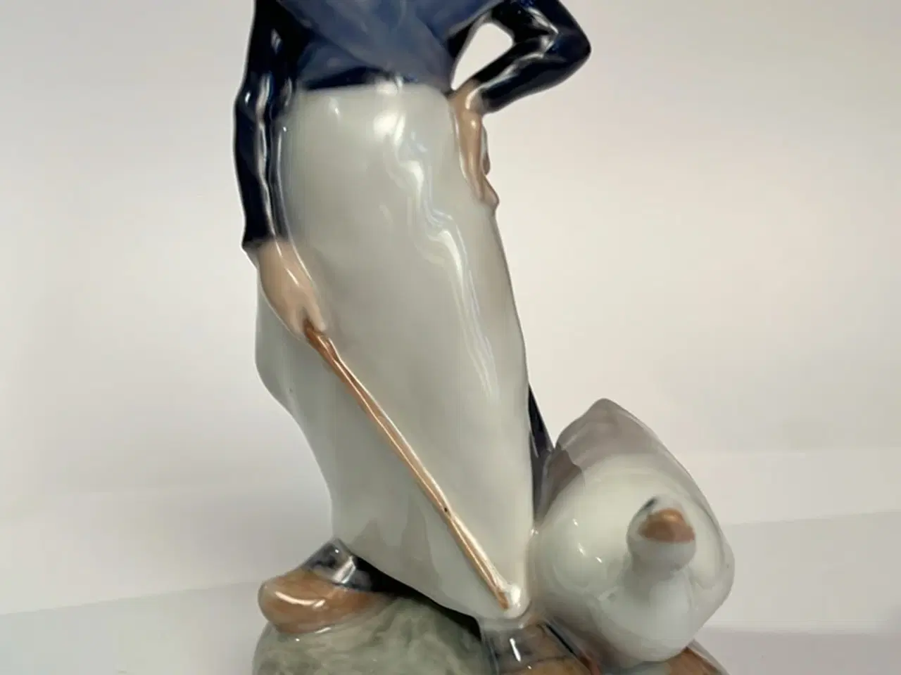 Billede 1 - Royal Copenhagen Kvinde med gås nr. 528