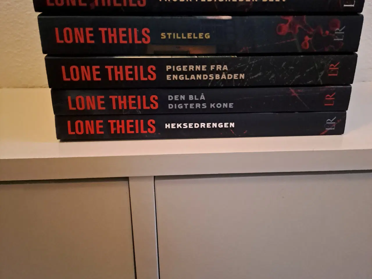 Billede 1 - Bøger Lone Theils 