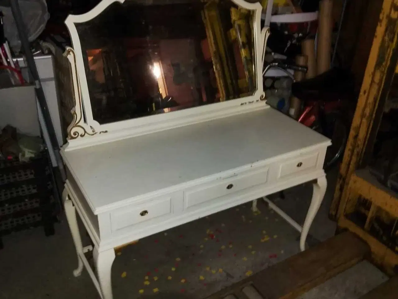 Billede 1 - Unikt sminkebord (antikt?) skal ses