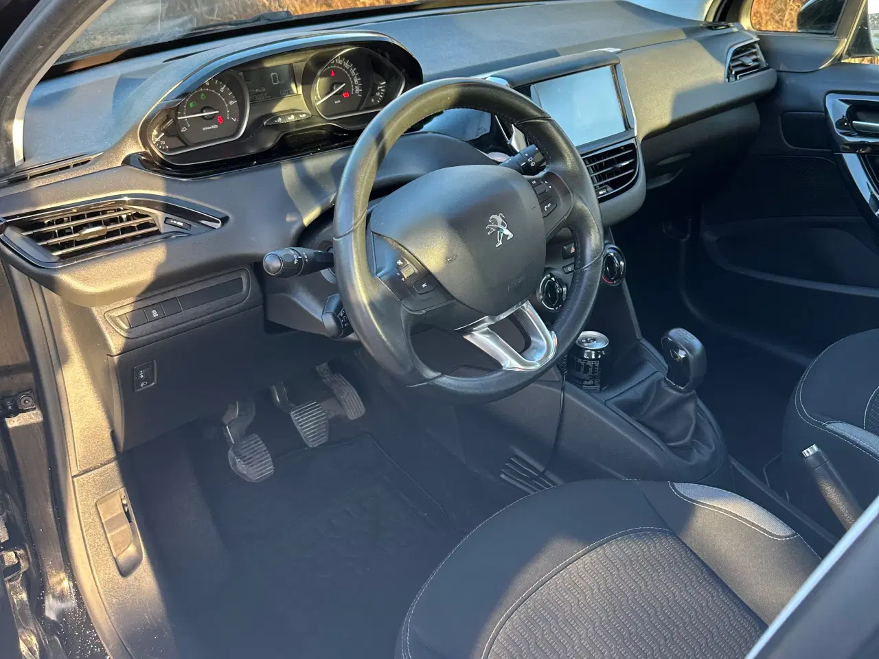 Billede 6 - Peugeot 208 nysynet + kun 113000 km!!