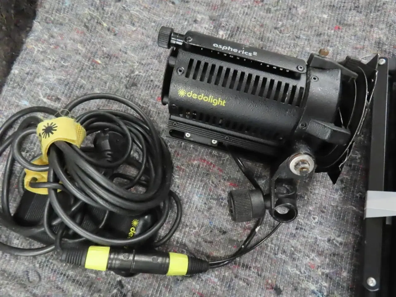 Billede 2 - 3 stk Dedo light 100 W/12 Volt DLH4  og trafo 230 v til 12 volt (MOMSFRI)