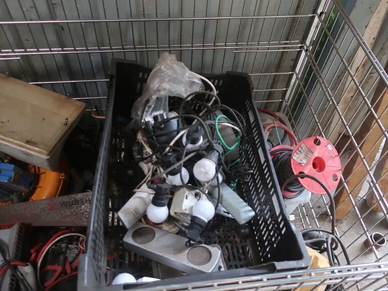 Billede 37 - 2 stk. rullebukke, paller, reoler, reservedele, værktøj, stiger m.m.