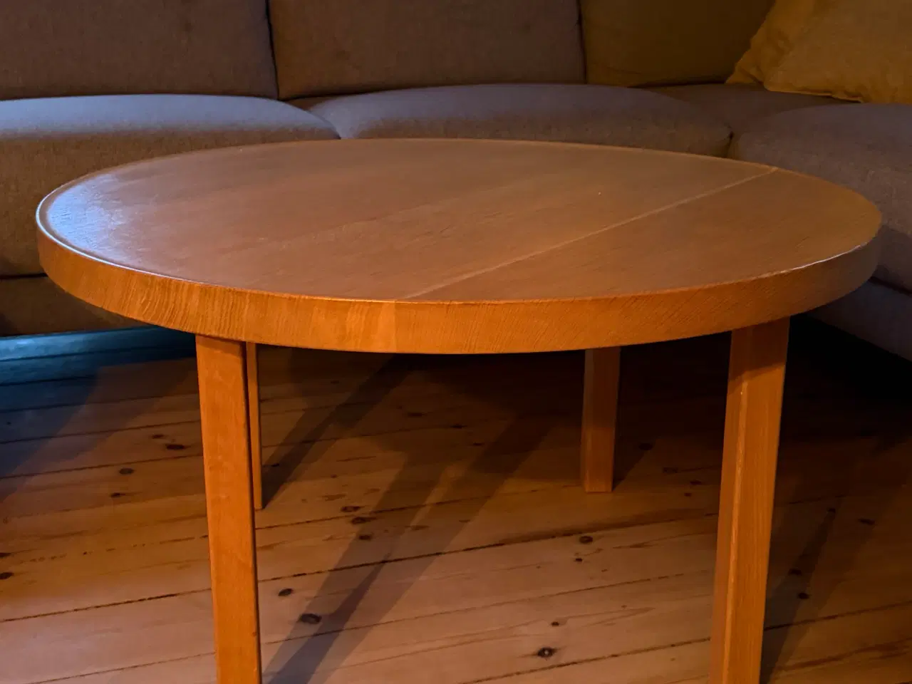 Billede 1 - Sofabord i massiv egetræ