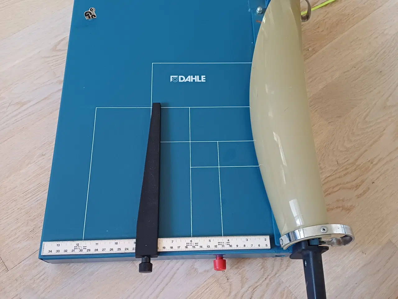 Billede 1 - Papir karton skæremaskine Dahle 565
