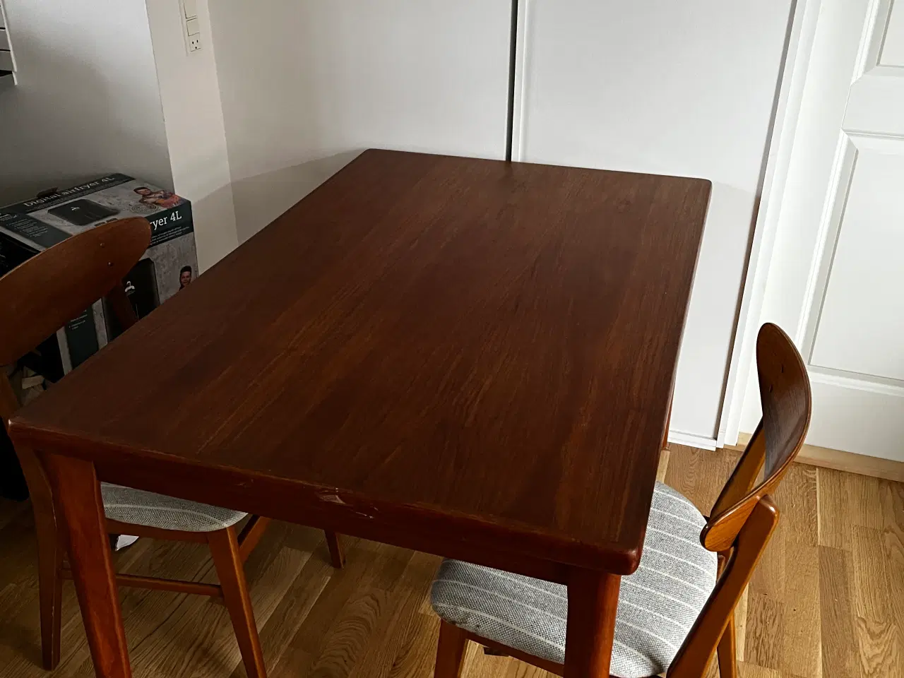 Billede 2 - Henning kjærnulf spisebord m. 6 stole