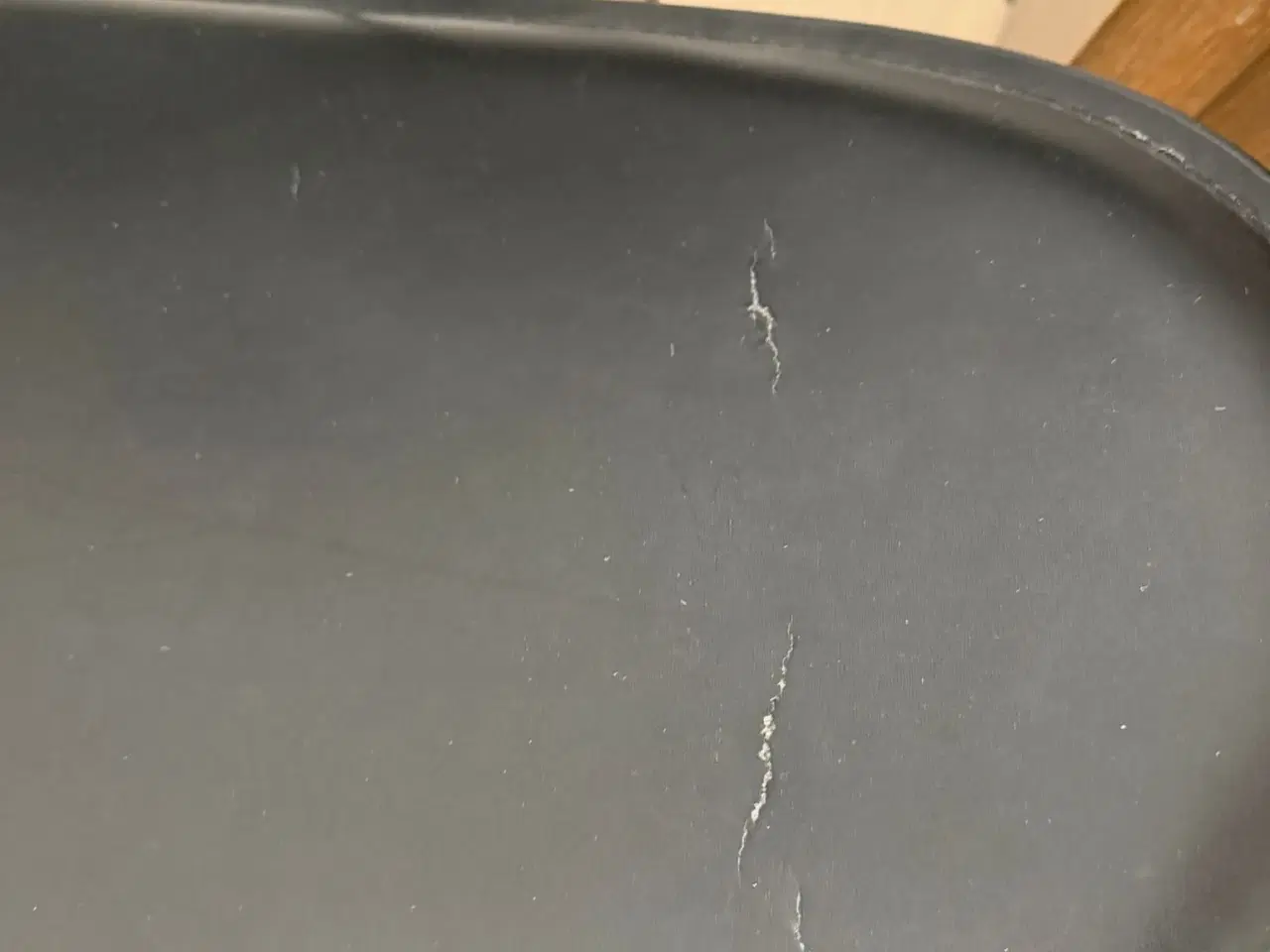 Billede 3 - Moderne sort stol med stålben – flot designerlook