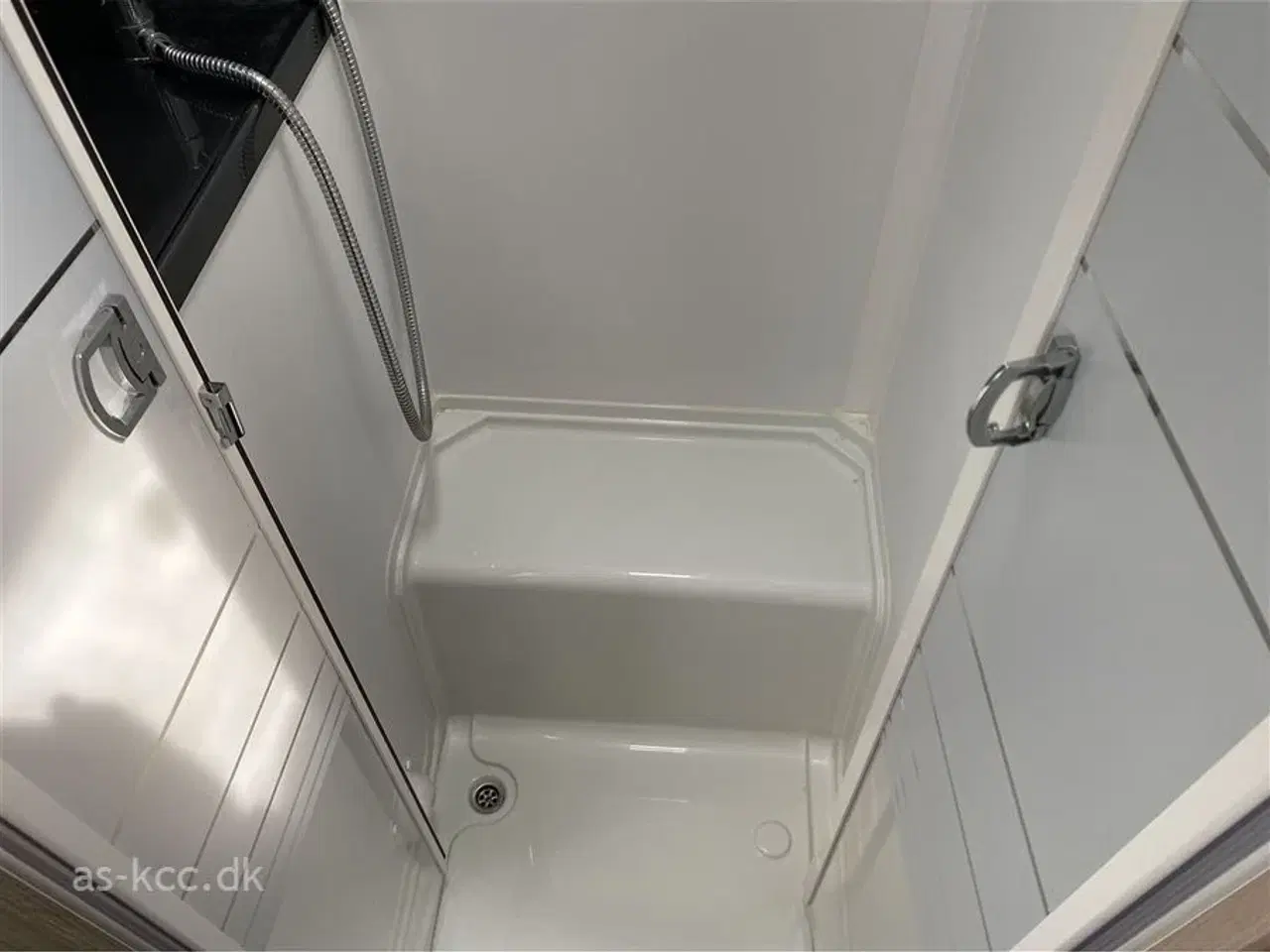 Billede 18 - 2021 - Sun Living S 75 SC   Sun Living S 75 SC autocamper med fritstående dobbeltseng.