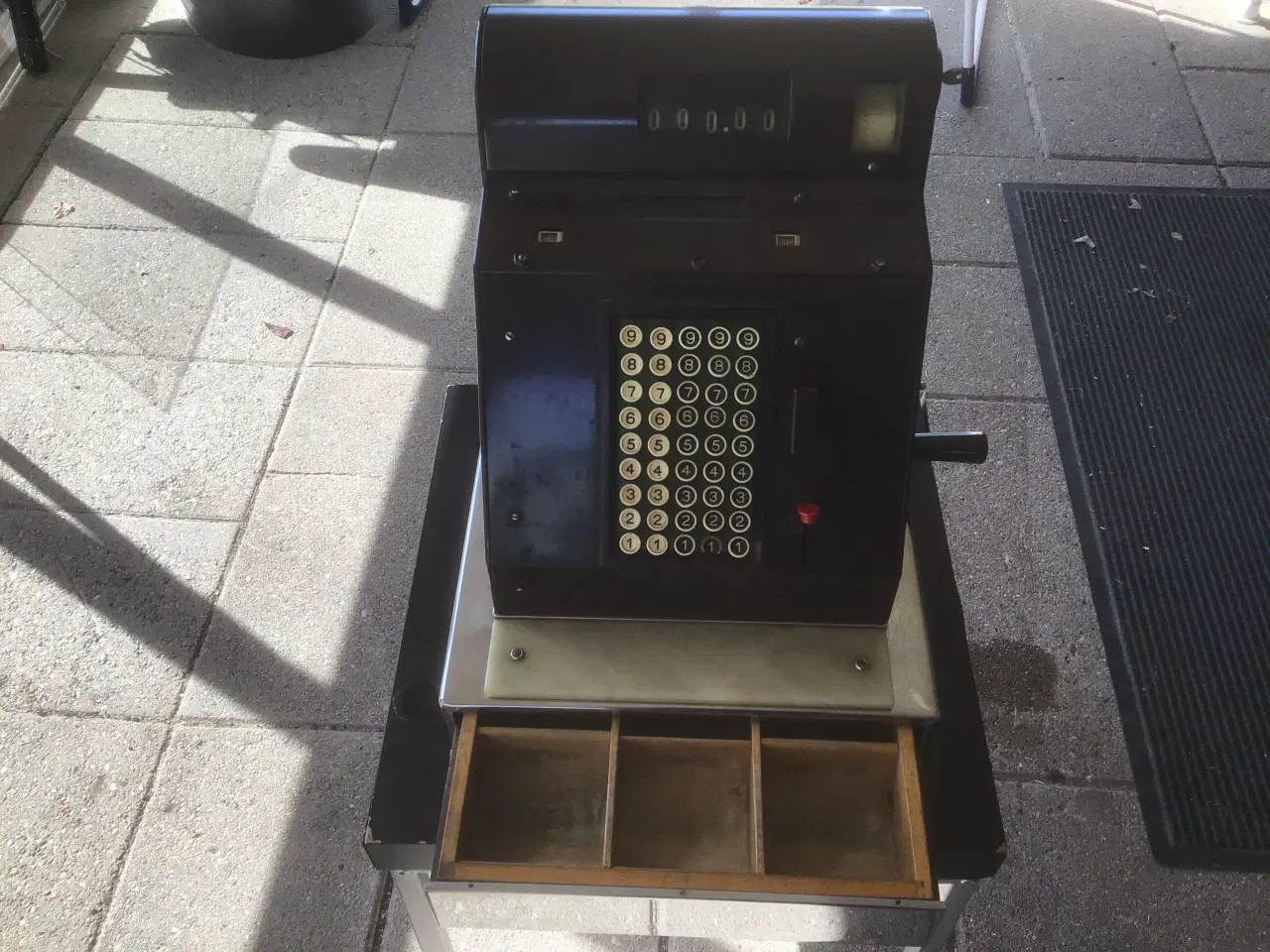 Billede 2 - Gammel kasse aberat