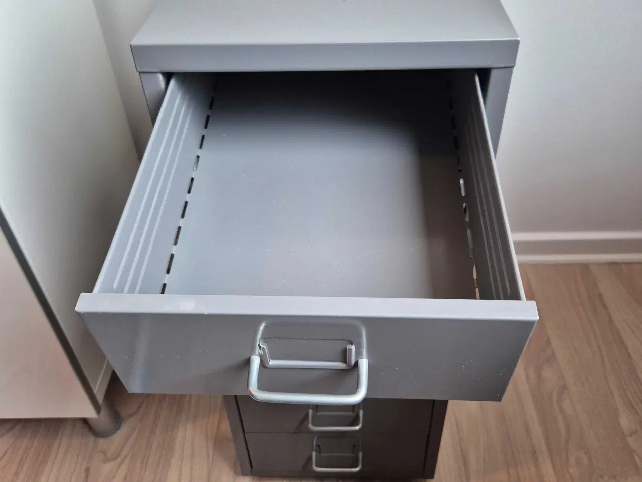 Billede 2 - Kontoropbevaring på hjul