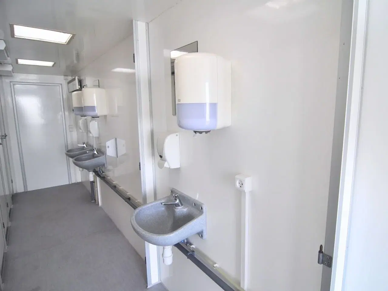 Billede 11 - Type 730: Toiletvogn med 10 toiletter