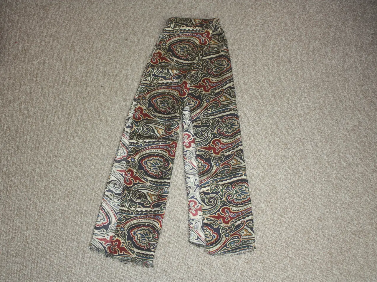 Billede 1 - Halstørklæde 147 cm x 29,5 cm