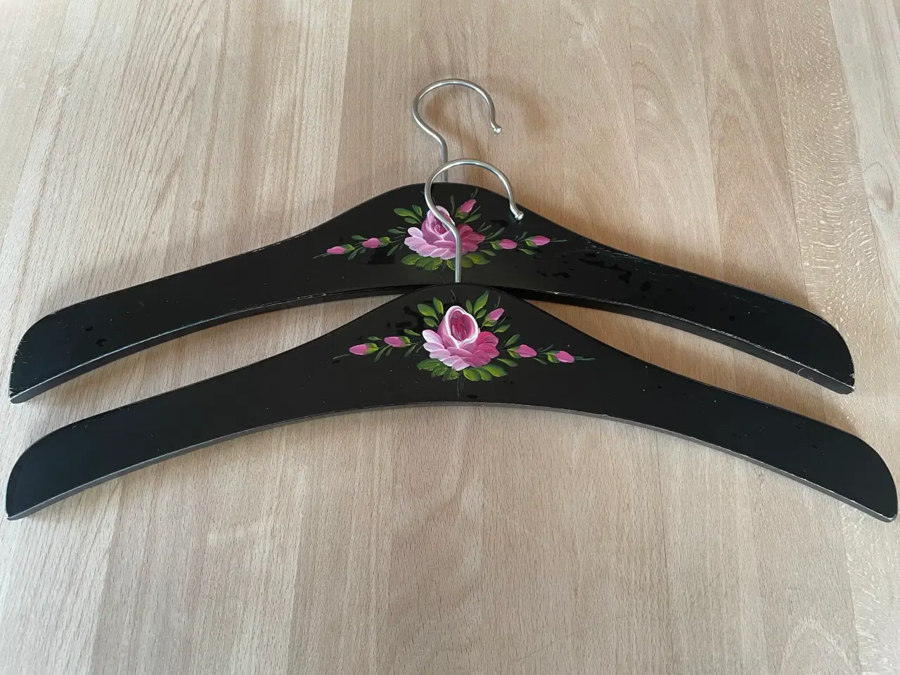 Billede 2 - 6 bøjler malede og flettede samlet pris