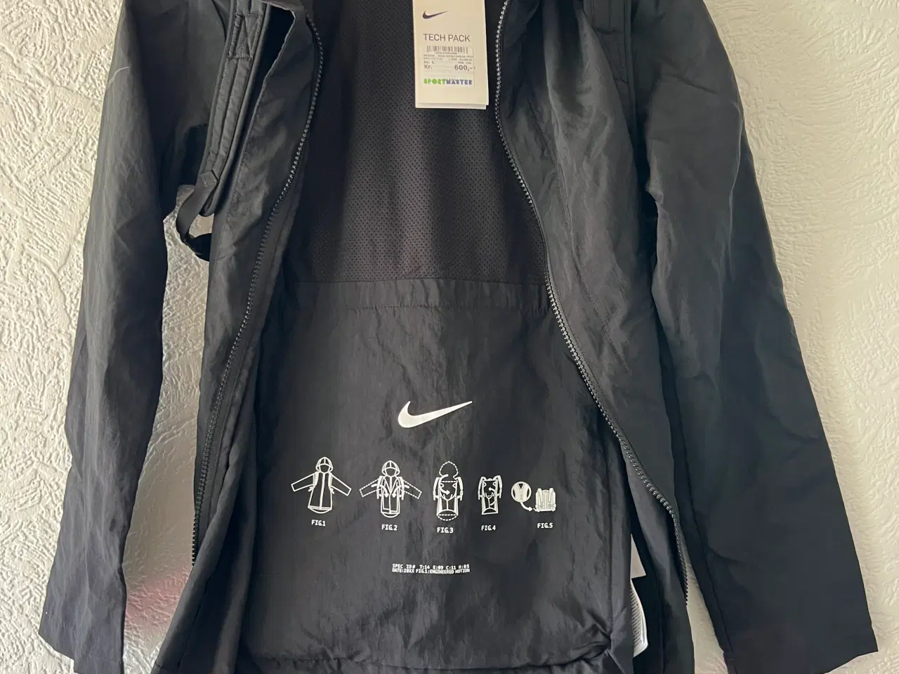 Billede 17 - NY Sort Nike Tech Pack Jakke. (Str. L/147-158 Cm.)