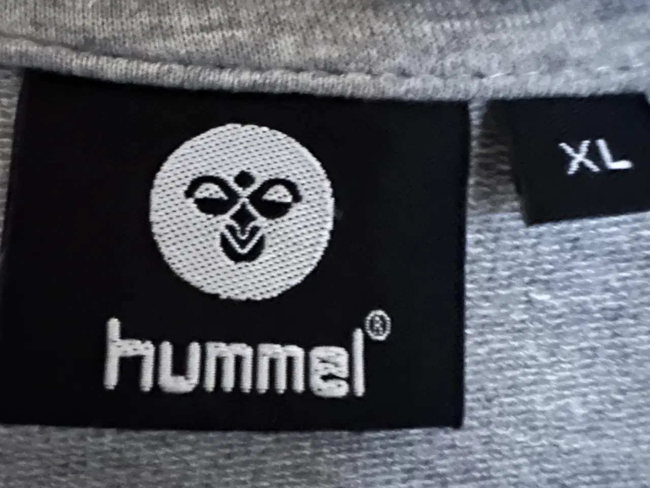 Billede 3 - Hummel trøje med lynlås