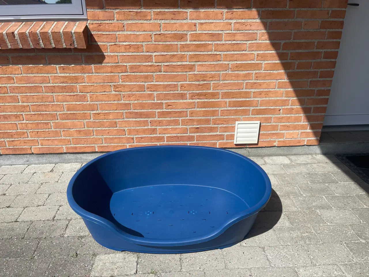 Billede 1 - Stor hundekurv i plast