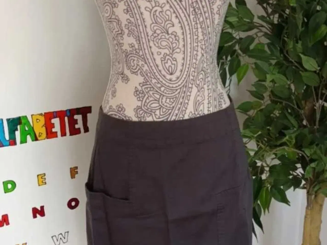 Billede 1 - Nederdel. Bitte Kai Rand. Large/40