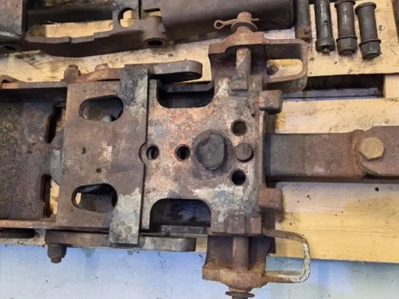 Billede 19 - New Holland M115 Hitch Træk Kit 82012769