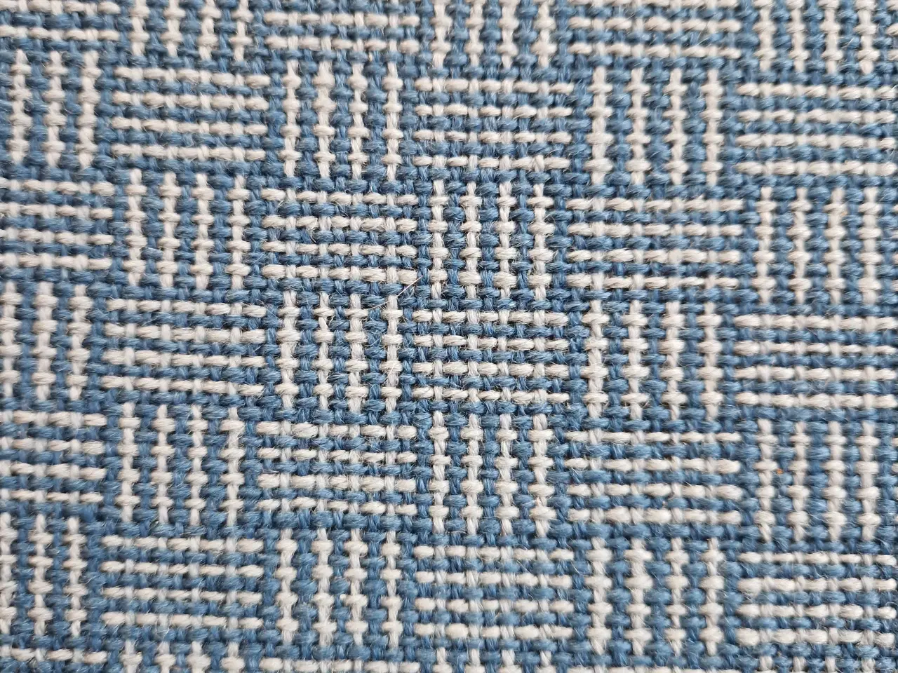 Billede 2 - 4 spisebordsstole i bøg med håndvævet betræk.