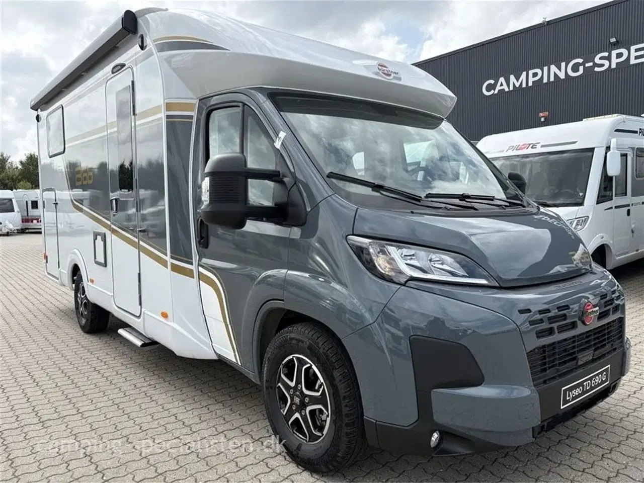 Billede 2 - 2026 - Bürstner B66 TD 690   NYHED! Bürstner B66 TD 690 2026 kampagnemodel - Kan ses nu hos Camping-Specialisten.dk