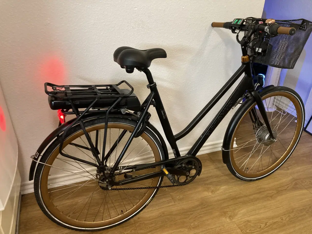 Billede 2 - flot Batavus dame elcykel 28"  7 gear.