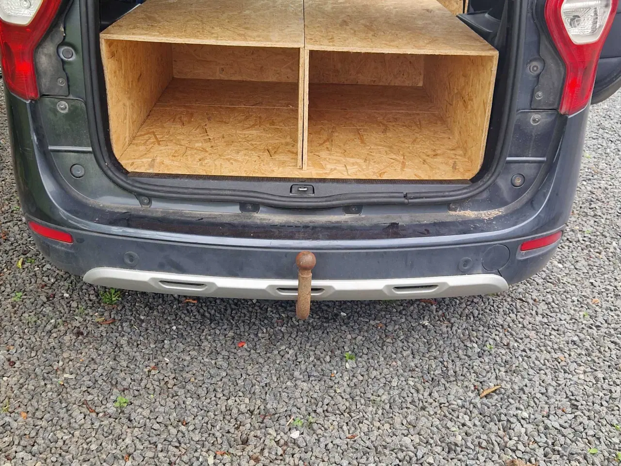 Billede 15 - 7 pers. Bil med hjemmelavet camper indretning