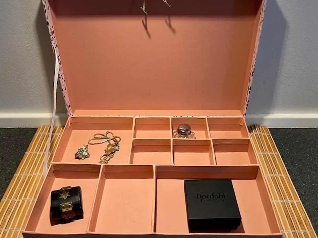 Billede 2 - Smykkeskrin med ruminddeling rosa 31x23x7cm