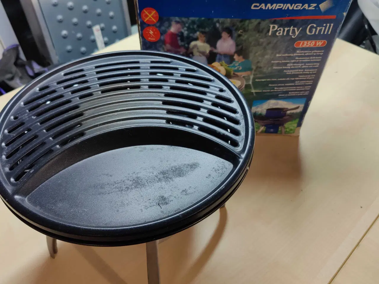 Billede 1 - Gasgrill, Compact model som er nemt at tage med.