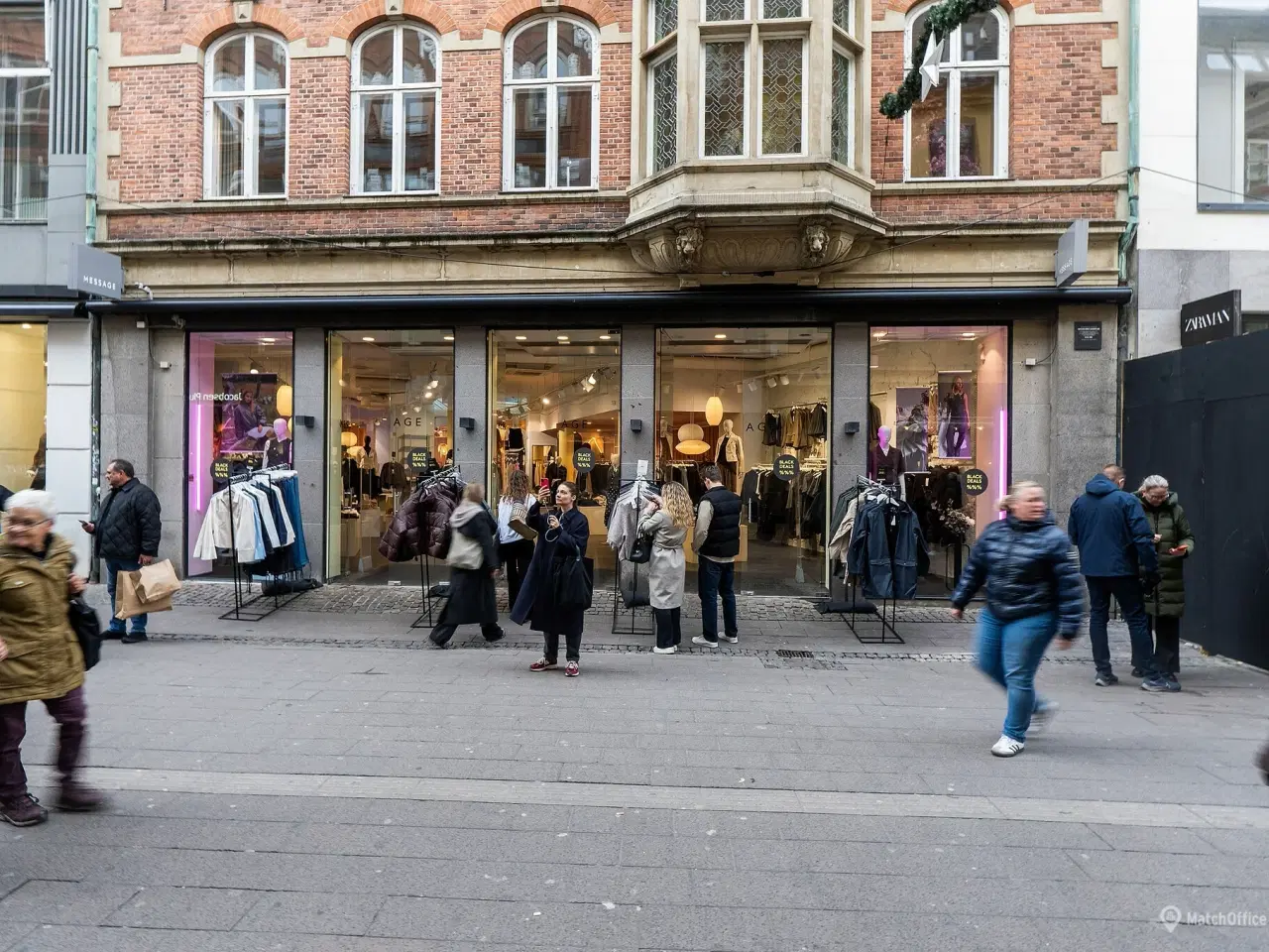 Billede 2 - En stærk placering midt på Strøget
