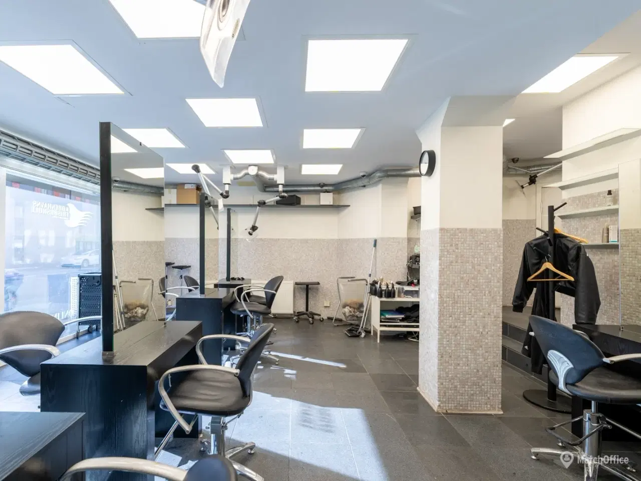 Billede 5 - SÆLGES: Turnkey frisørsalon med fuld inventarpakke – midt på Valby Langgade