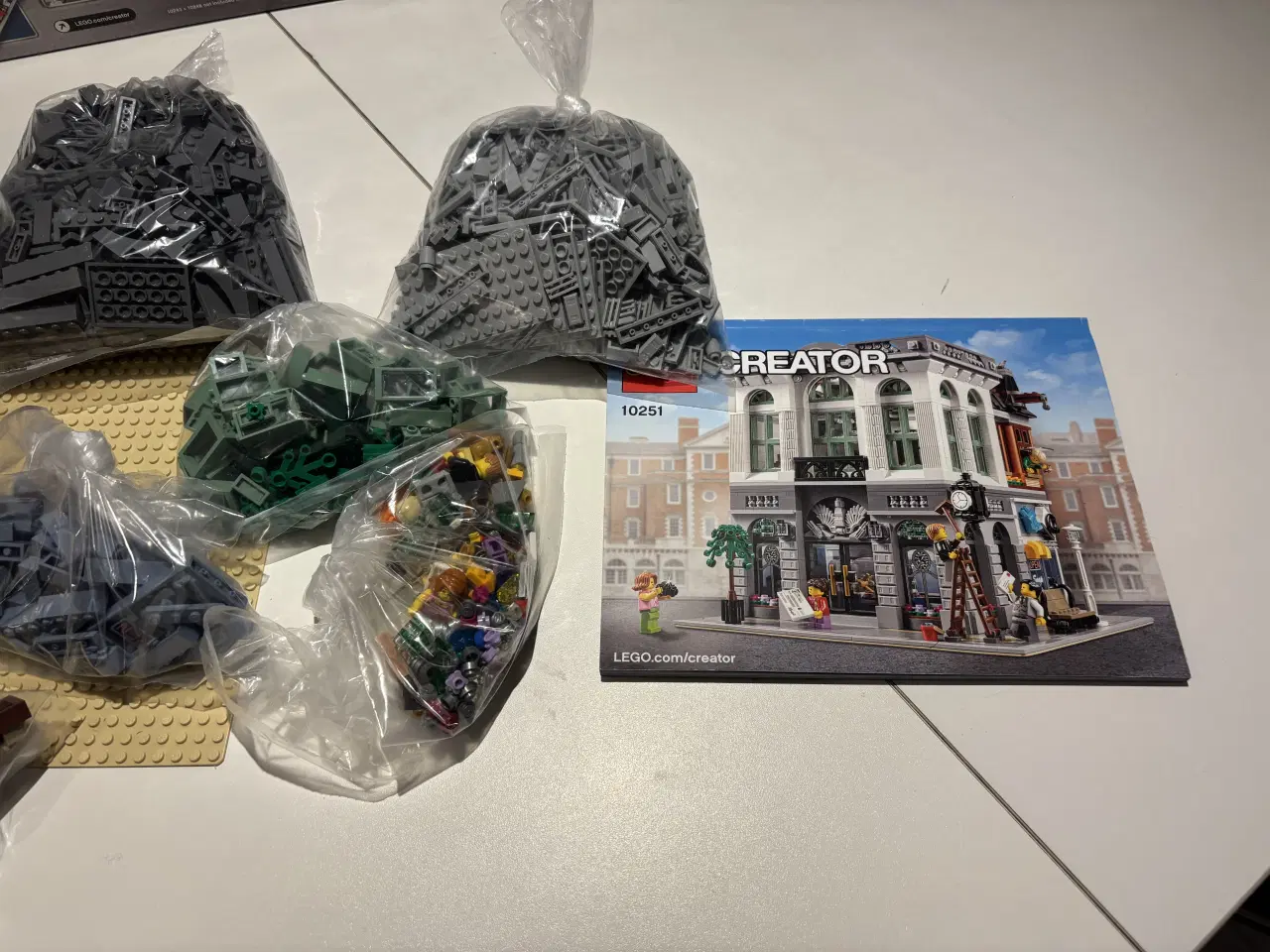 Billede 4 - 10251 LEGO Creator Bank. 