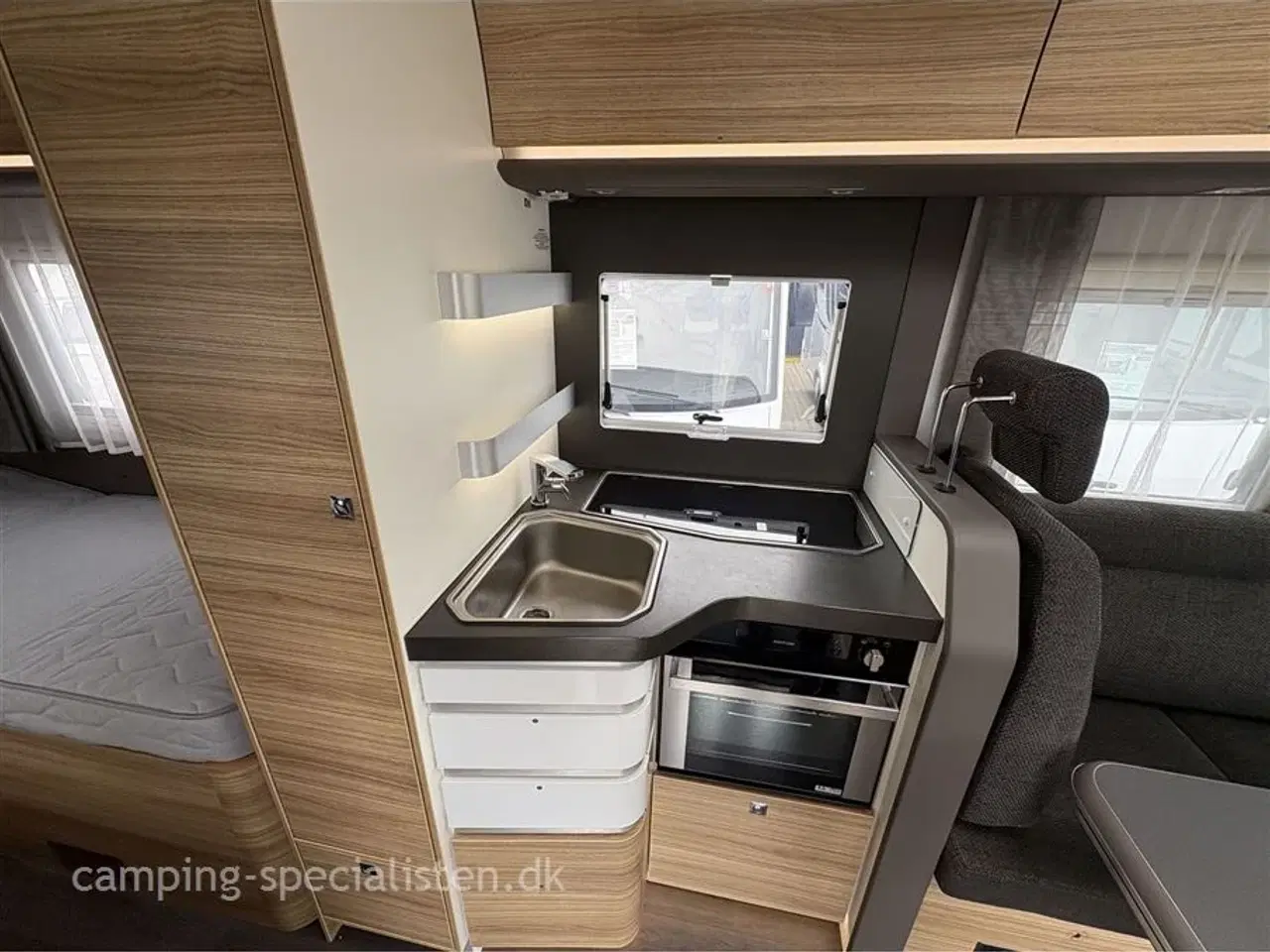 Billede 8 - 2019 - Adria Sonic Plus I700   Adria Sonic Plus I 700 DLT 2019 - Alde varme - Se den nu hos Camping-Specialisten.dk