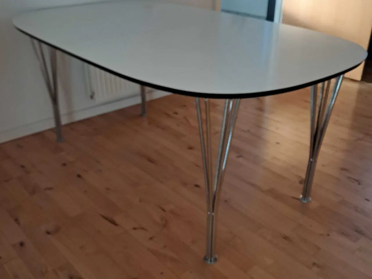 Billede 1 - Hvidt spisebord 170x100 cm 